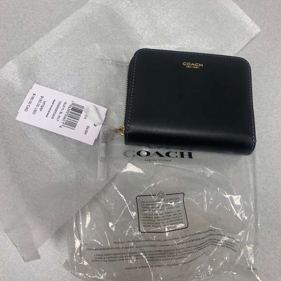 BNWT COACH New York Billfold Wallet ♥️  FIRM - Picture 3 of 11